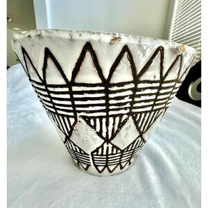 NWT-Priya Geometric Dark Brown/White Terracotta Planter